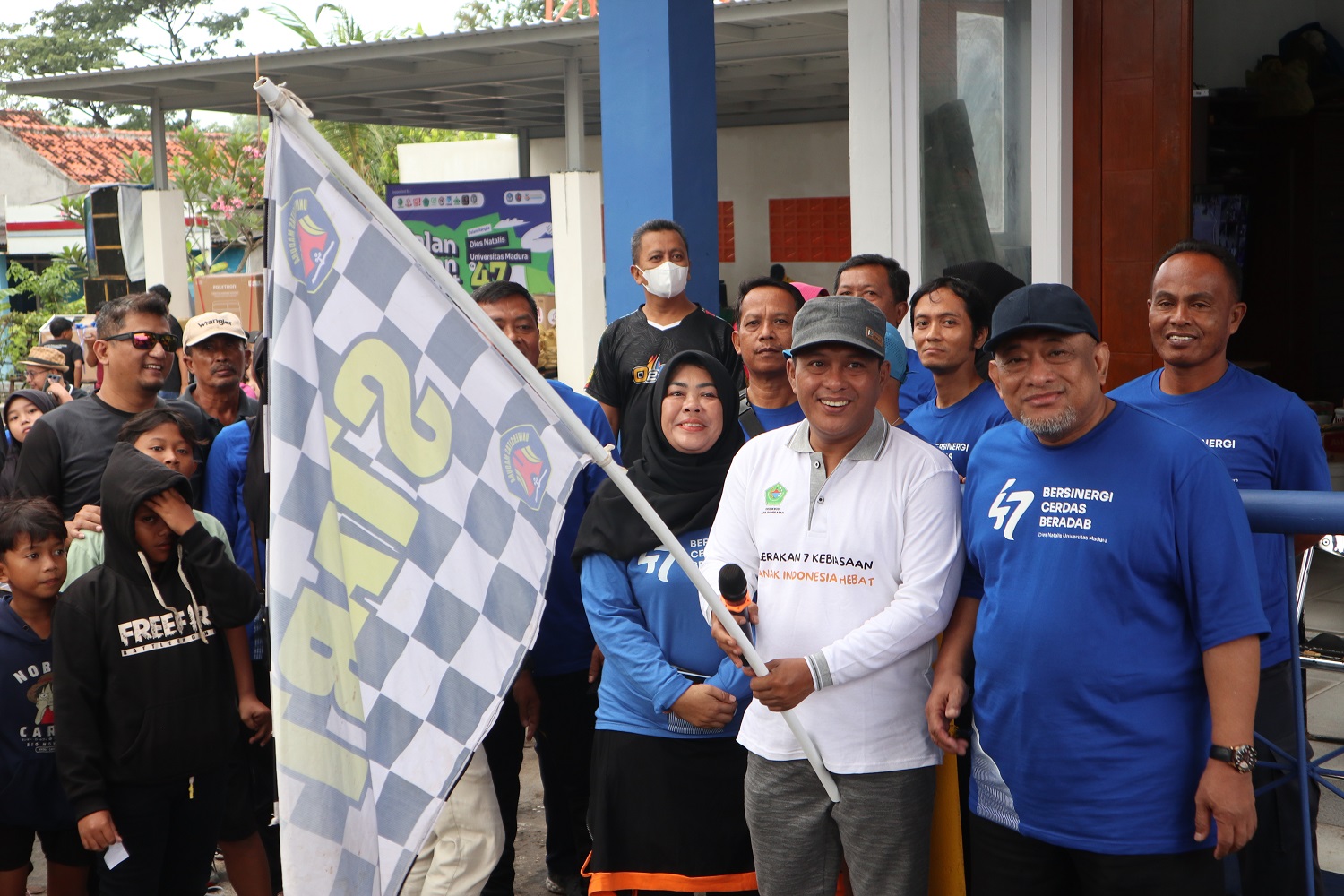 Jalan-Jalan Sehat Meriahkan Dies Natalis Ke-47 Universitas Madura